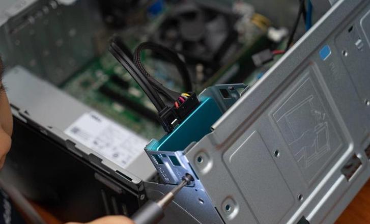 电脑CPU、内存条更换全攻略：步骤解析与注意事项