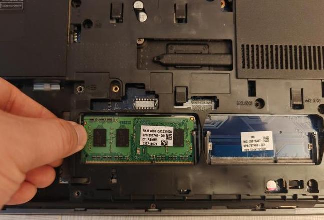 电脑双8G内存条显示8G原因解析